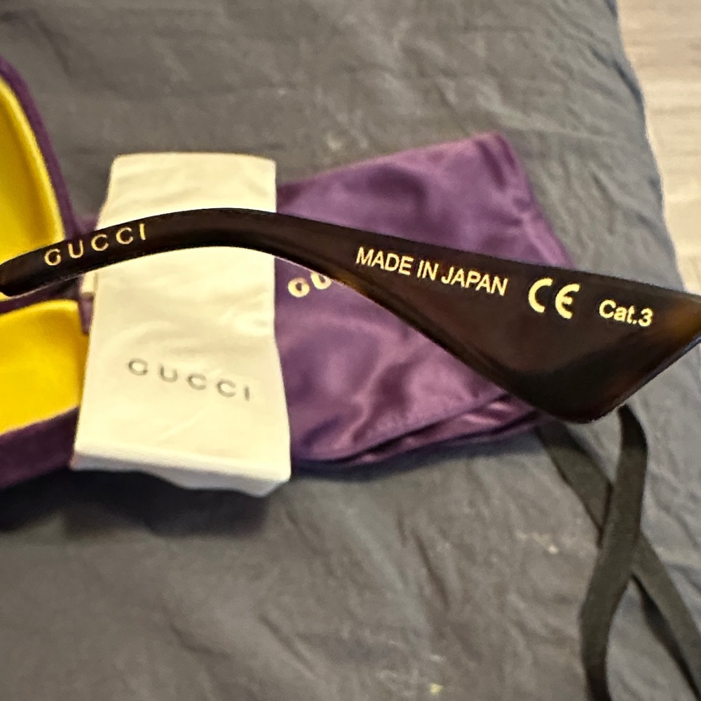 Gucci Women's Green and Gold Sunglasses - Picture 5 of 5